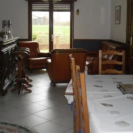 Independant Avec Jardin Clos, Terrasse Et Wifi, Au Centre De Senlis, Animaux Acceptes - Fr-1-376-52